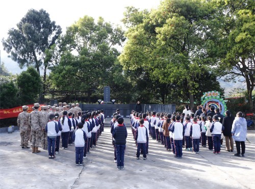清明追思祭英烈 红色精神永流传