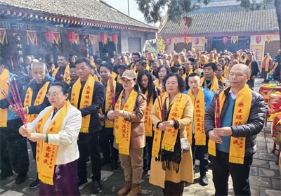 大医精诚传千古，药王赐福惠万民！ ——记药王文化传承人董新芳