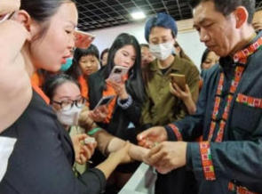 金秀瑶族灯草灸疗法瑶医药非物质文化遗产传承人---赵衷民
