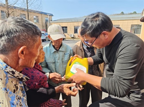 吴山镇科技下乡惠农，精准服务春耕